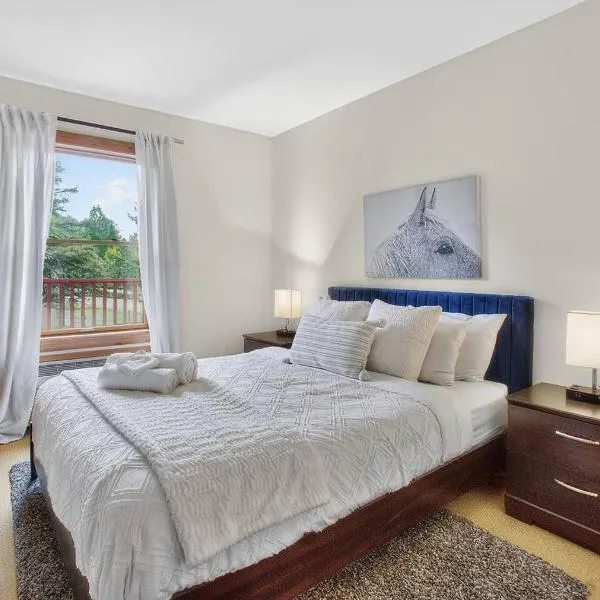 Tremblant L'Évasion- Your Ideal retreat!, Hotel in Mont-Tremblant