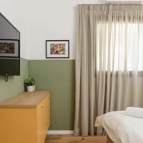 Carmelmarket Luxury One Bedroom Apt By Localz, hotel a Tel Aviv