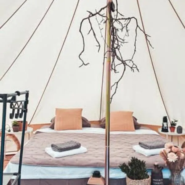 Bushcraft Glamping Møn with Stunning Sunrise View: Askeby şehrinde bir otel