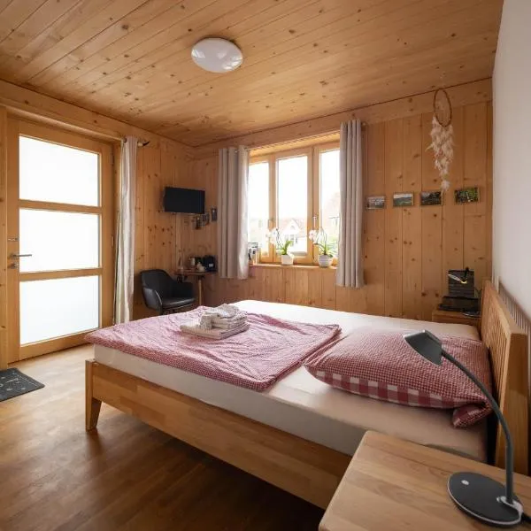 Übernachtung beim Bio-Metzger "Zimmer Rosl", hotel en Mössingen