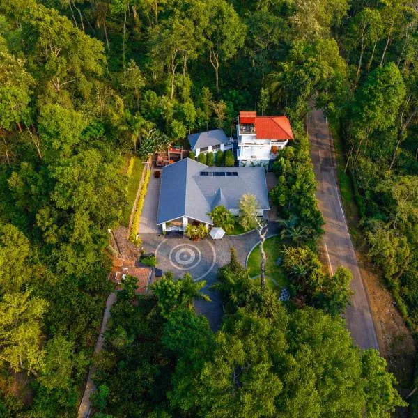 The Haven Grandeur - Luxury Villa in Coorg with Breakfast, hotel di Madikeri