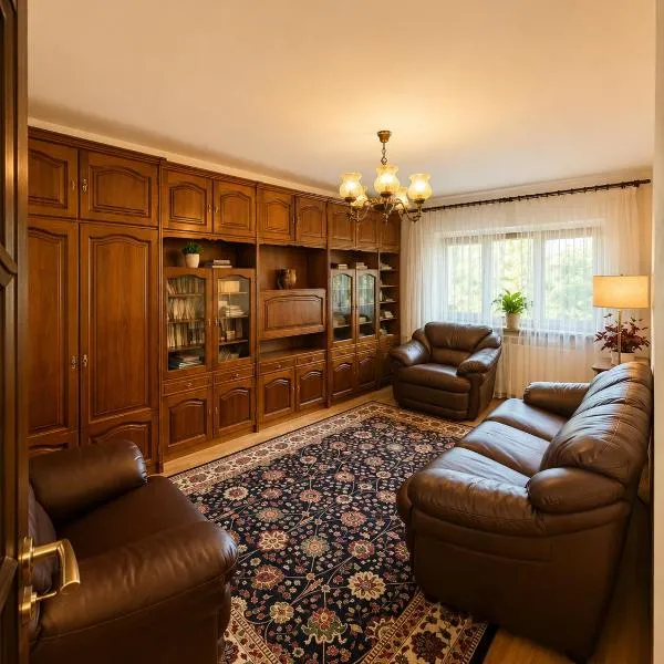 Apartament confortabil cu balcon și vedere spre zona verde Obcini, Suceava、スチャヴァのホテル