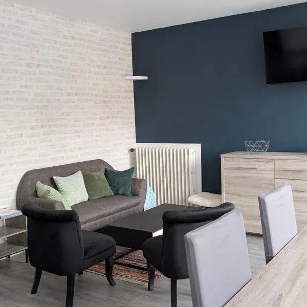 Appartement 4 chambres avec garage, idéal famille ou pro, centre Sedan, хотел в Седан