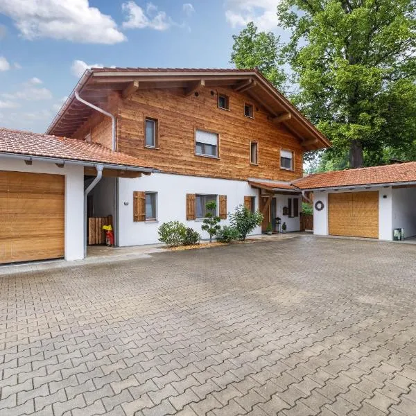 Deluxe Wohnung Am Tegernsee, hotell i Festenbach
