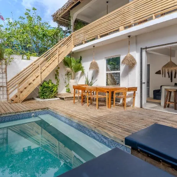 Paje Private Villa for 8 Guests Pool AC Smart TV WiFi Backup Generator Walk to Beach Bars Restaurants, Hotel in Paje