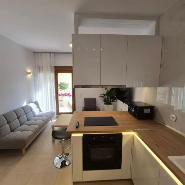AEOLLOS Luxury APRTS, hotel di Pefkohori
