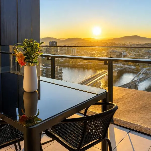 The Sunset Perch Panoramic River Escape, Hotel in Brisbane