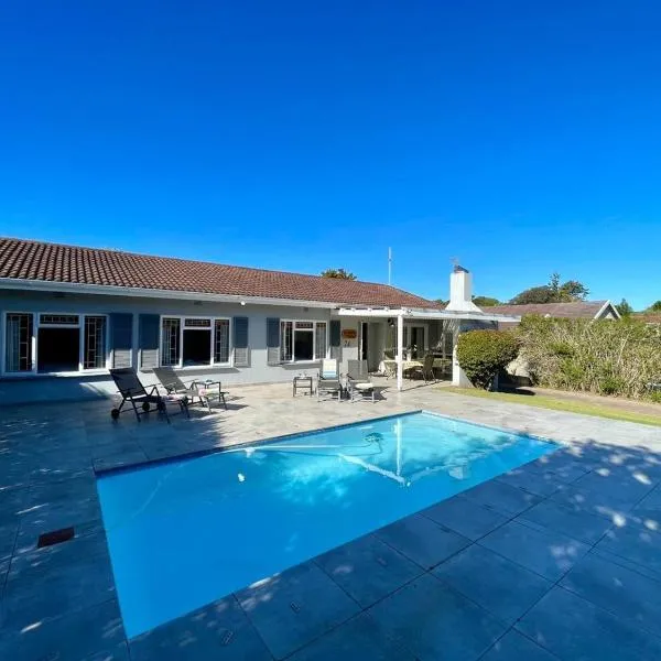 Beach House on Pachena, hotel in Plettenberg Bay