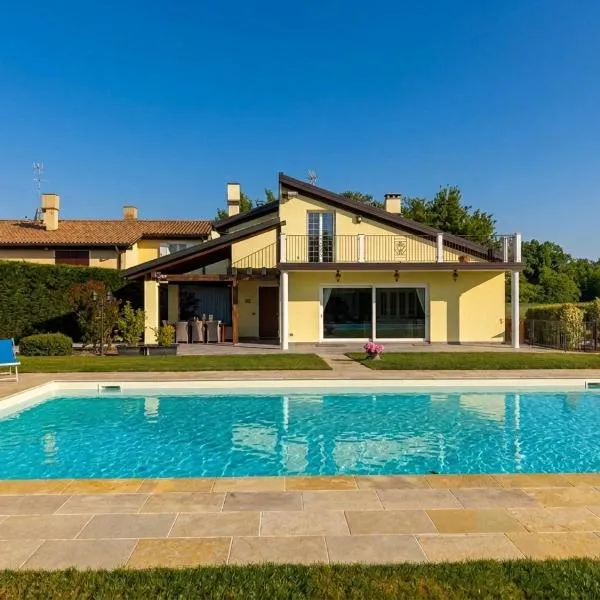 Exclusive Venice Pool Villa - Garden, BBQ & Privacy, hotel in Mestre