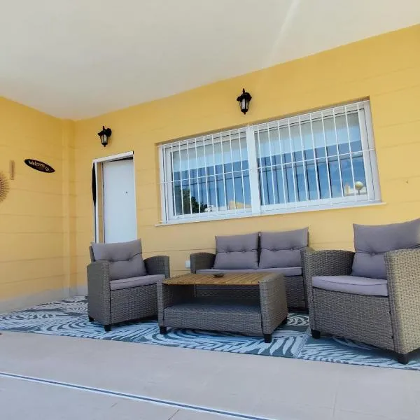 Chalet adosado acogedor Busot, hotel v destinaci Alicante