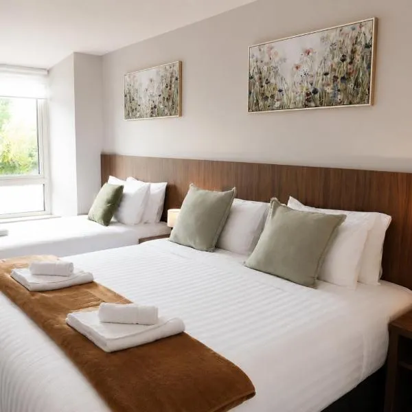 Coach House Accommodation - Room 4: Carrick on Shannon şehrinde bir otel