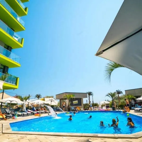 Sunset Double Studio - Mamaia Nord Resort Piscine & Spa Center langa plaja, hotel sa Mamaia Nord – Năvodari