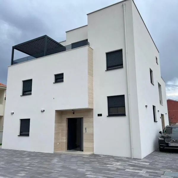 Guest House Gabi, hotel u Srimi