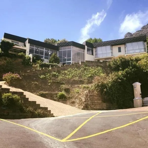 14 Ixia Street, Hout Bay, hotel i Hout Bay