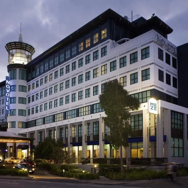 Novotel Melbourne Glen Waverley، فندق في غلين وافرلي