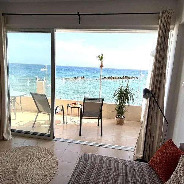 SEA VIEW Apartment in Paphos Port, hotel a Pafos