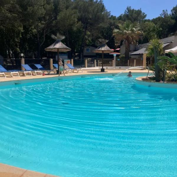 Camping Familial Buffalo Hacienda, hotel em La Seyne-sur-Mer