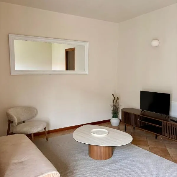Lake Como Golf Apartment, hotel Cantùban