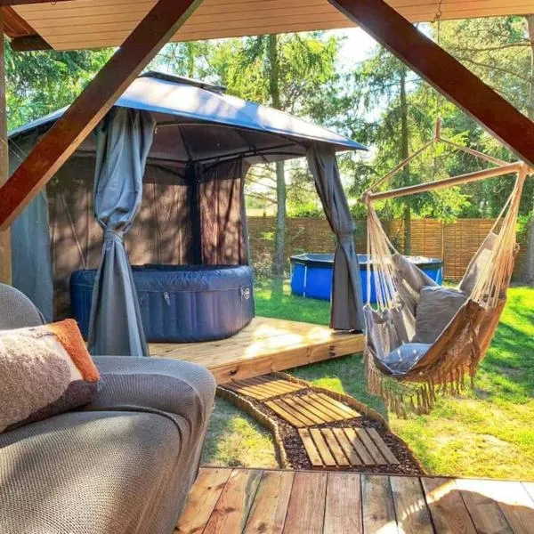 DOM LAS 3-natura, relaks, jacuzzi, ognisko, Jeziorsko, hotel in Kolonia Strachocice