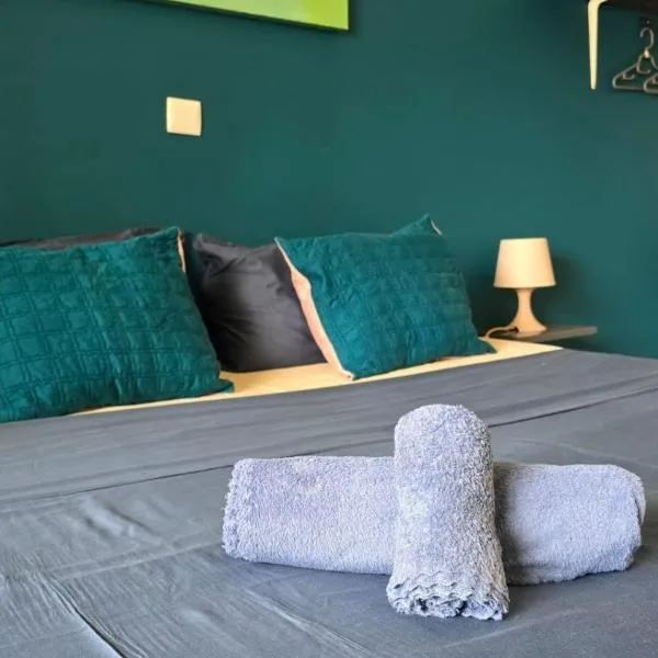 Spacious Studio Apartment close to the Beach, hotel en Santa Maria