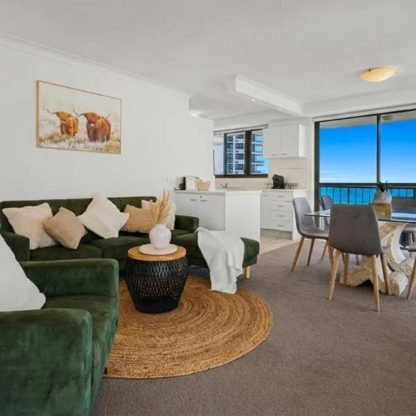 Luxury Penthouse - Full Ocean View - Sleeps 6 & Baby - pool - parking - walk to beach, hotelli Gold Coastilla