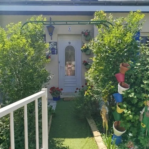 maison fleurie, hotel Longué városában