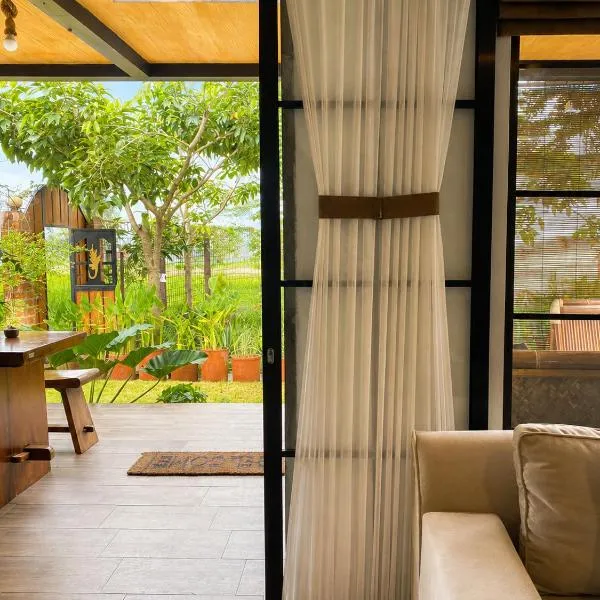 Tzy-No Cottage Yogyakarta, hotel i Balong