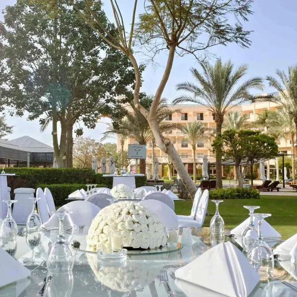 식스오브옥토버에 위치한 호텔 Novotel Cairo 6th Of October