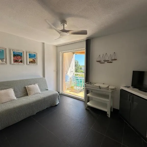 Studio cabine à 200m de la plage, hotel u gradu La Favière