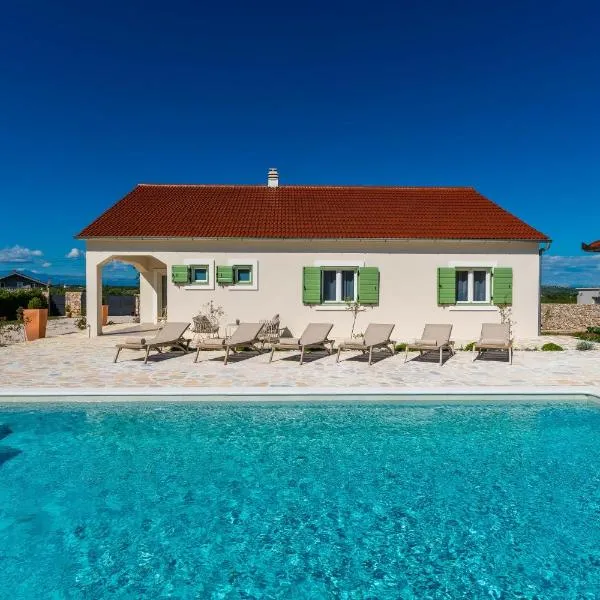 Mariseta Heritage - Holiday Home with pool and jacuzzi NEW, hotel v destinaci Donje Raštane