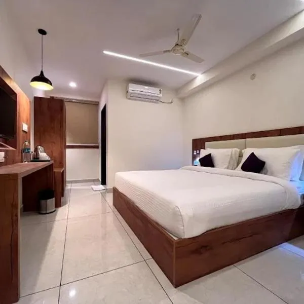 Hotel LIORA GRAND, hotel di Bangalore