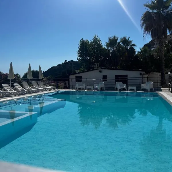 Ninfa Sul Mare Apartments - Free Swimming-Pool and Private Parking, hotel di Capo Vaticano
