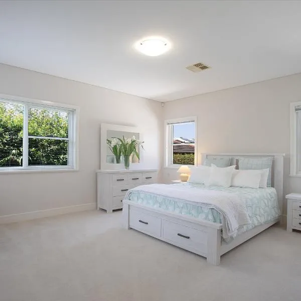Luxury Room & Large House Caringbah South, hotel v destinácii Burraneer