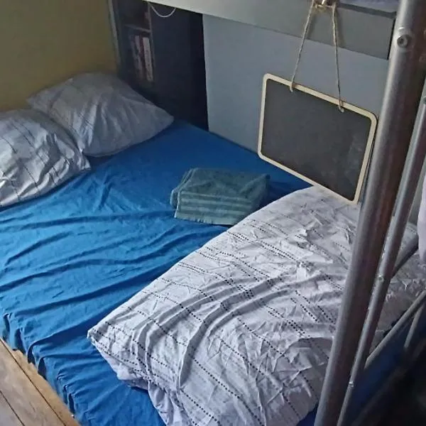 BED IN A SMALL DORMITORY BY A PRIVATE HOST in La Porte d'Italie, hotel sa Le Kremlin-Bicêtre