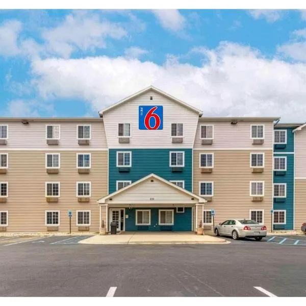 Motel 6 Suites Birmingham Pelham, AL, hotel v destinácii Pelham