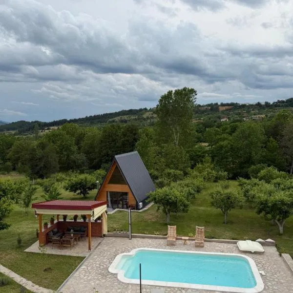 A-frame Cabin with Private Pool in Nature, מלון בMakedonska Kamenica