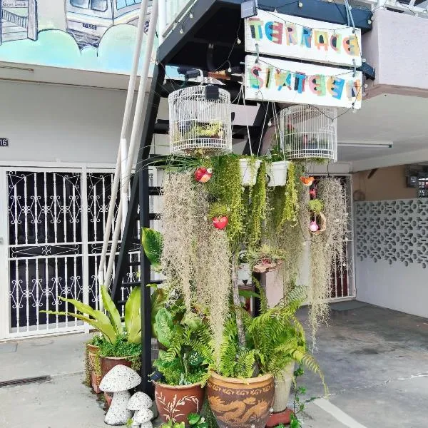 阳台民宿 16 Terrace, hotel di Keluang