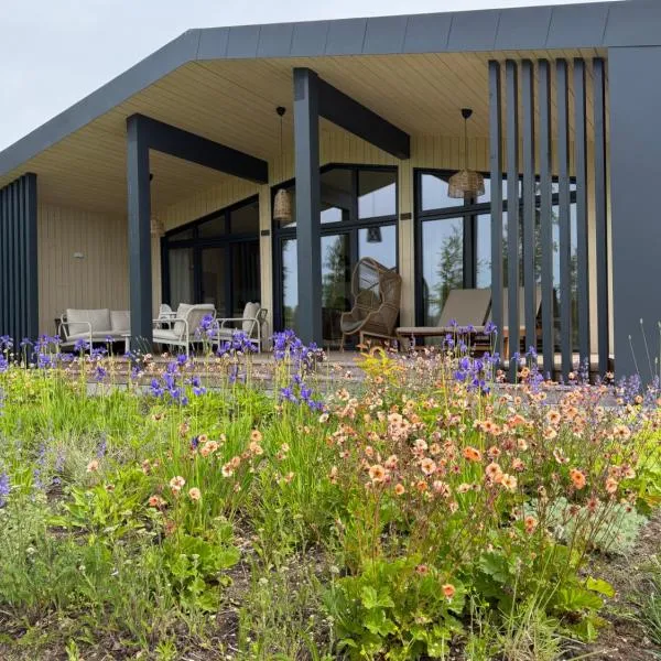 Nordic Zen Beach House, Hotel in Skulte