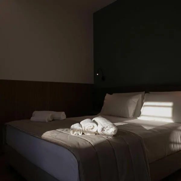 Le Cantine Rooms & Luxury Space, хотел в San Mango Piemonte