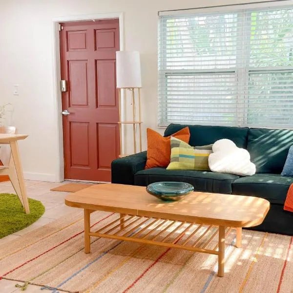 Cozy Garden Bungalow - Pets/Parking/Beach, hotel in Fort Lauderdale