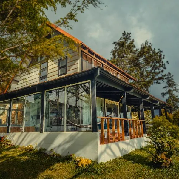 La Dama de los vientos, hotel i Cerro Azul