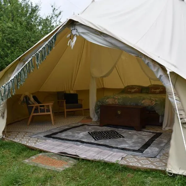 Finch Bell Tent at Lakeside Escape โรงแรมในKingston Seymour