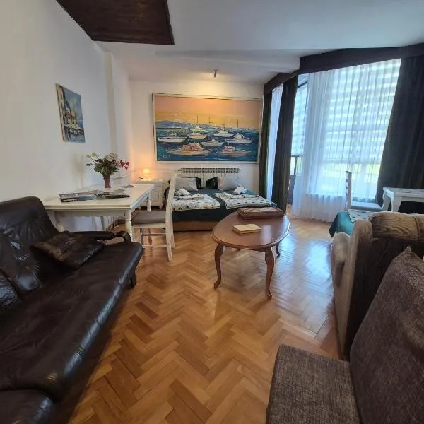 Apartmani CARDAK, hotel in Paša Bunar