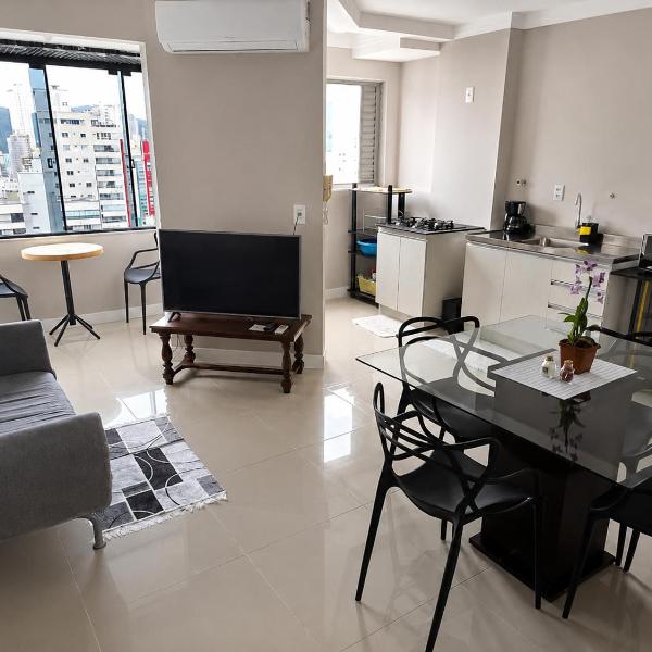 Studio na Avenida Central com garagem, perto da praia - Foto 5