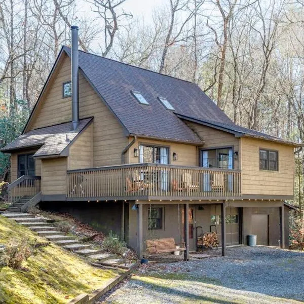 House on Honeysuckle, hotel din Pisgah Forest