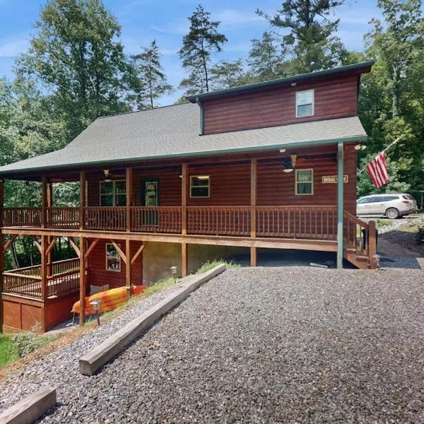 Talking River Chalet, Hotel in Murphy