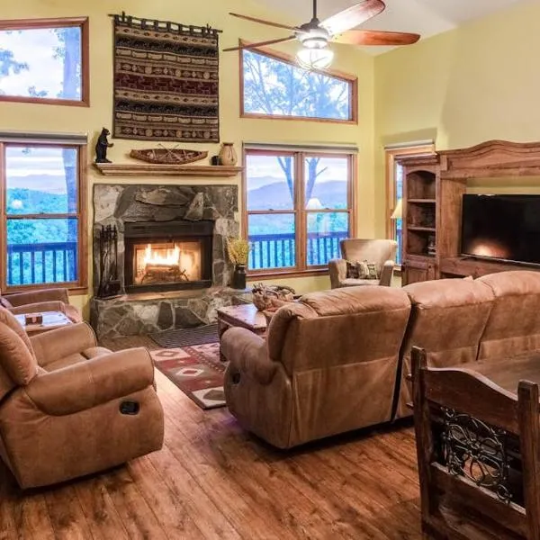 3 Bed 3 Bath Vacation home in Sylva, отель в Сильве