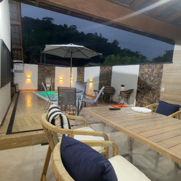 Casa em Massaguaçu em condomínio com piscina, Playground e mesa de bilhar
