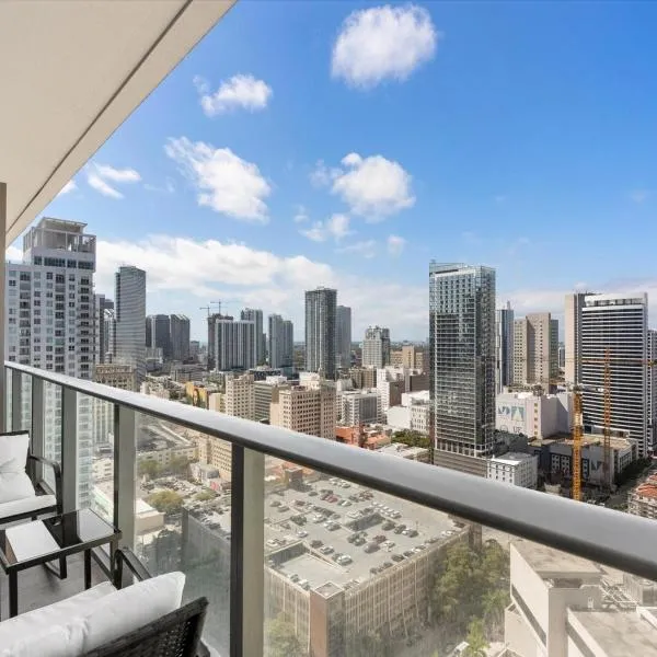 29th Floor Balcony Studio Miami Skyline Views, hotel i Miami