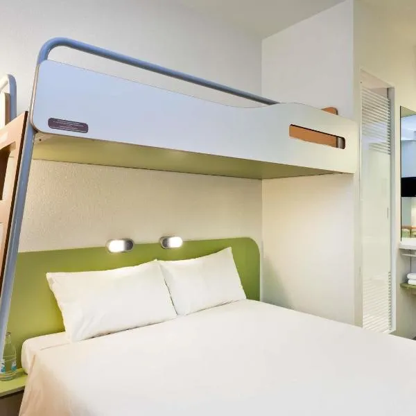 ibis budget Givet – hotel w mieście Givet